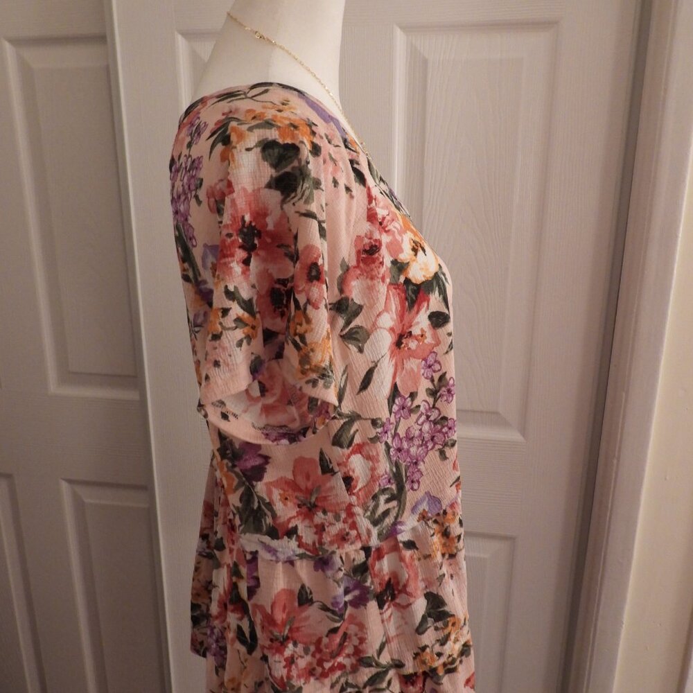 AVA & VIV Floral V-Neck Tiered Pink Blouse - Picture 7 of 8